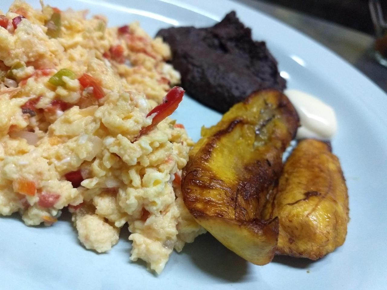 Give House Bed & Breakfast Guatemala City Ngoại thất bức ảnh