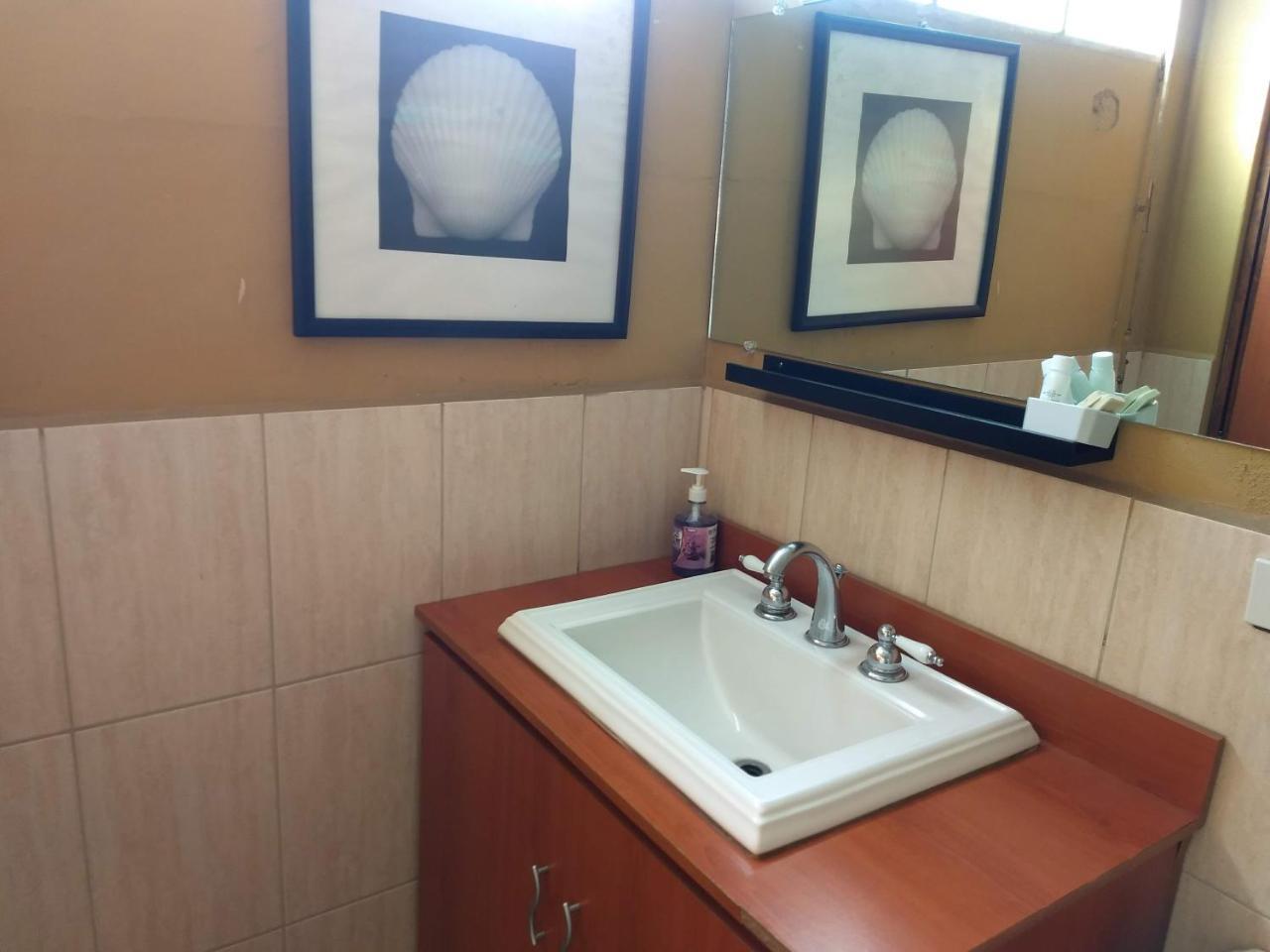 Give House Bed & Breakfast Guatemala City Ngoại thất bức ảnh