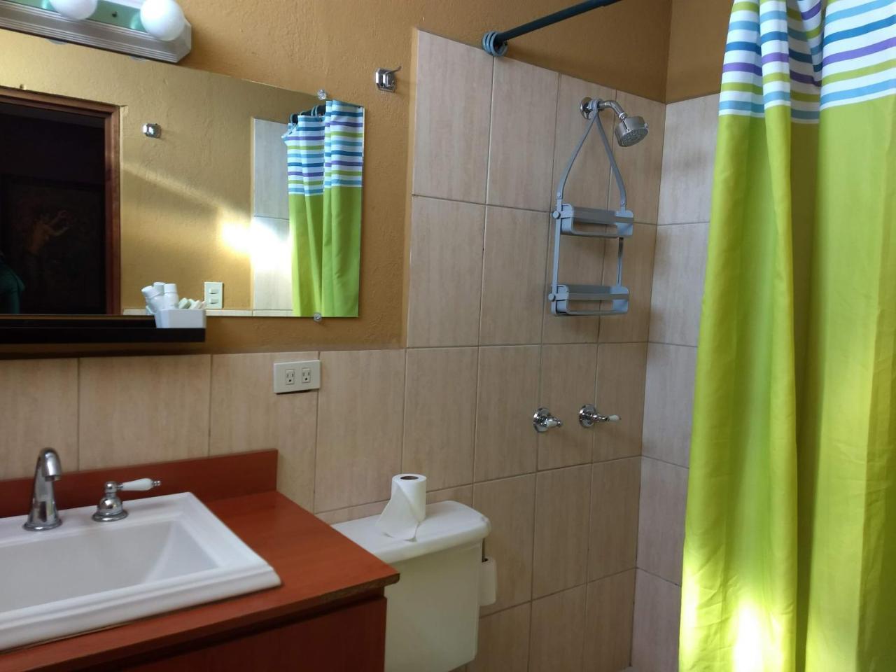 Give House Bed & Breakfast Guatemala City Ngoại thất bức ảnh