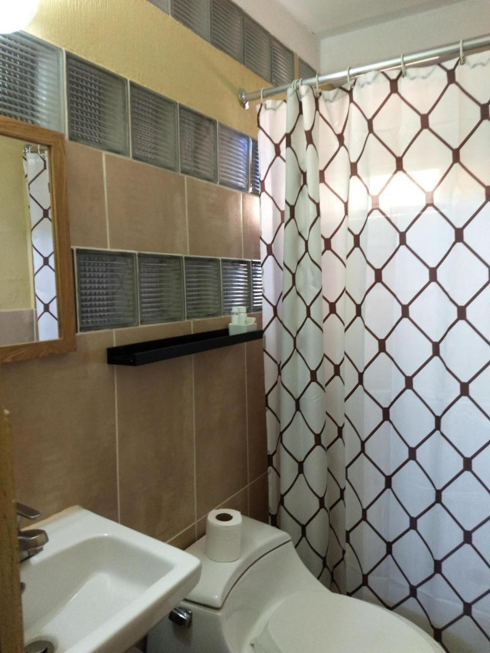 Give House Bed & Breakfast Guatemala City Ngoại thất bức ảnh