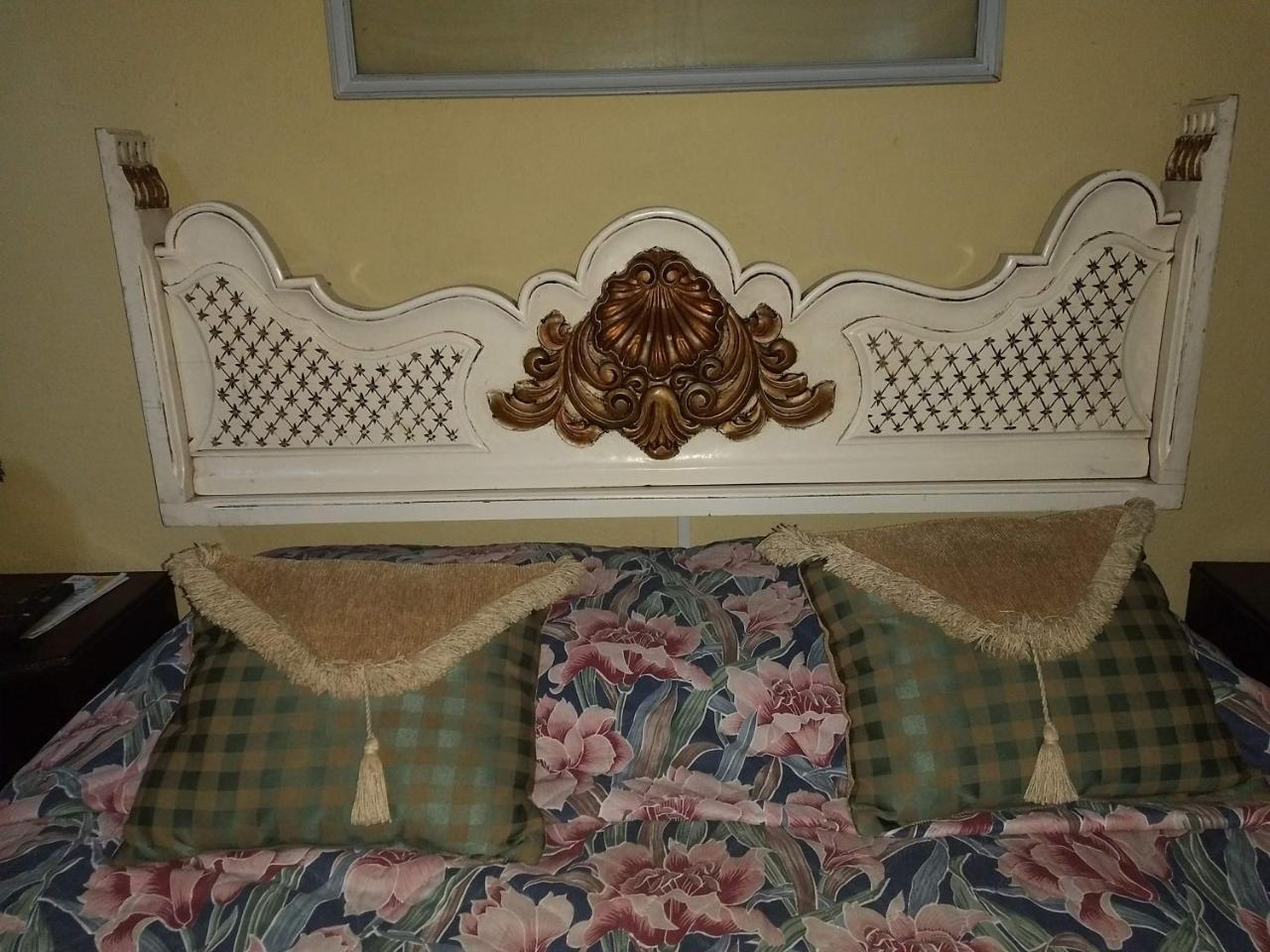 Give House Bed & Breakfast Guatemala City Ngoại thất bức ảnh