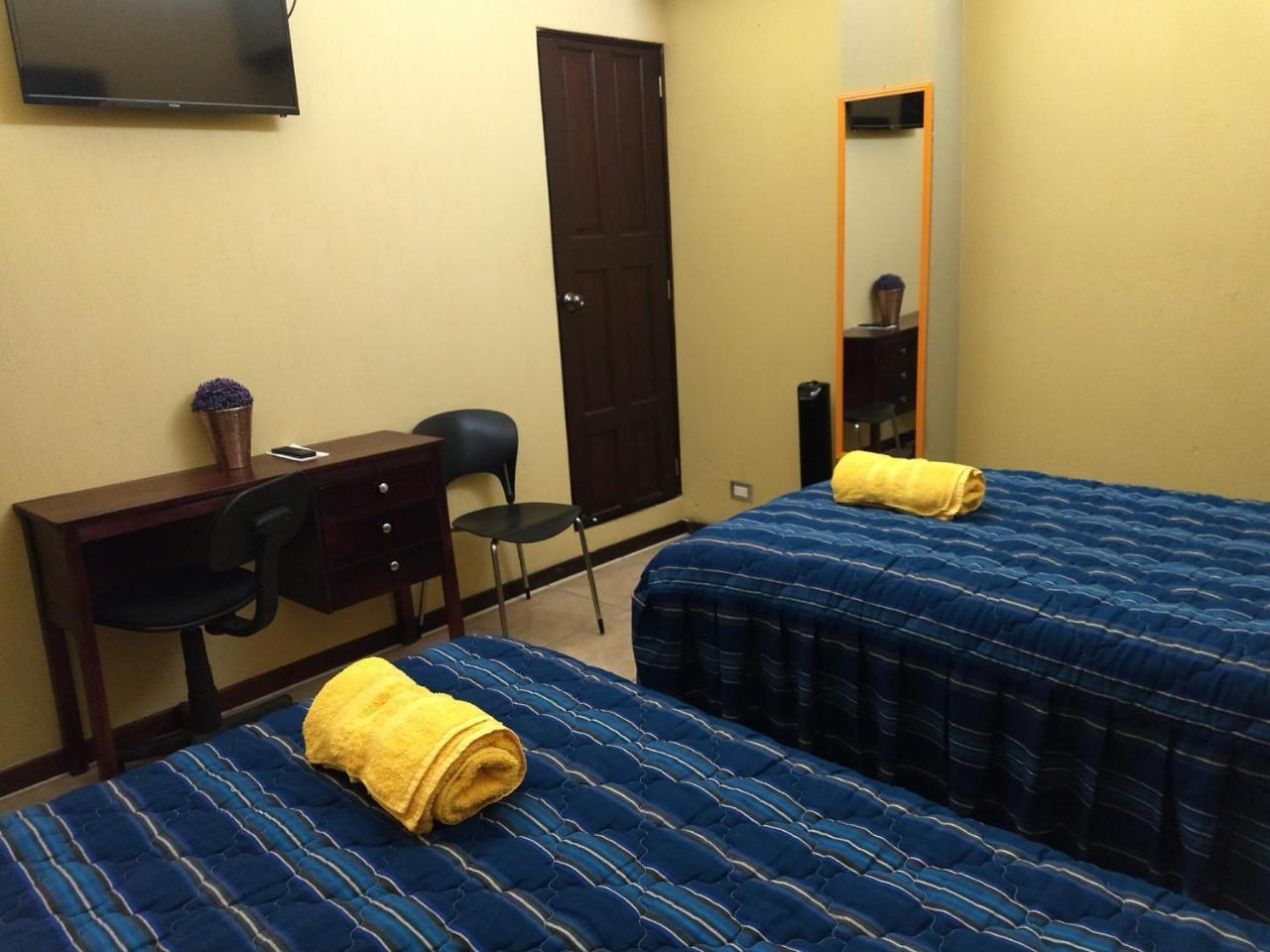Give House Bed & Breakfast Guatemala City Ngoại thất bức ảnh