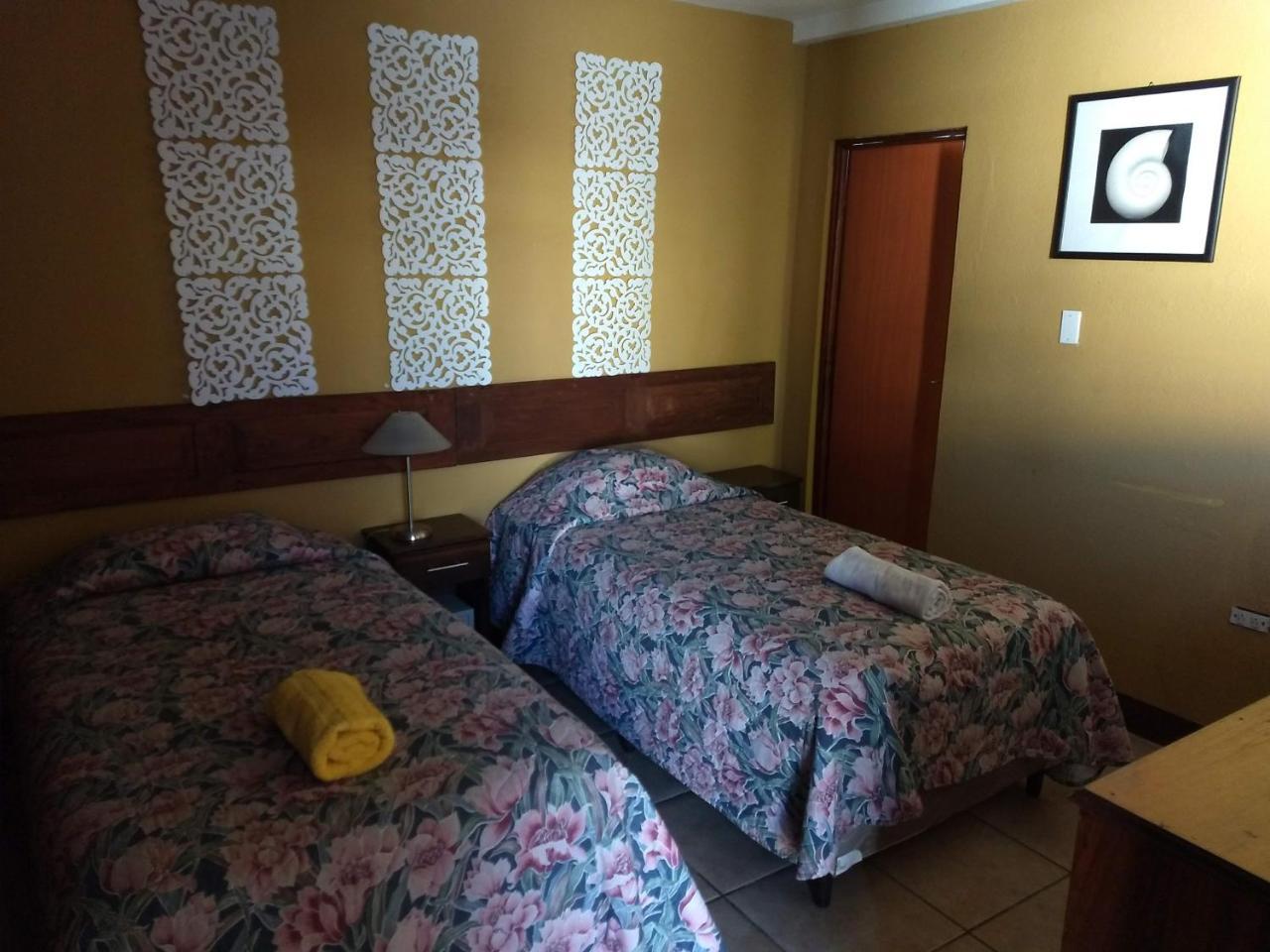 Give House Bed & Breakfast Guatemala City Ngoại thất bức ảnh