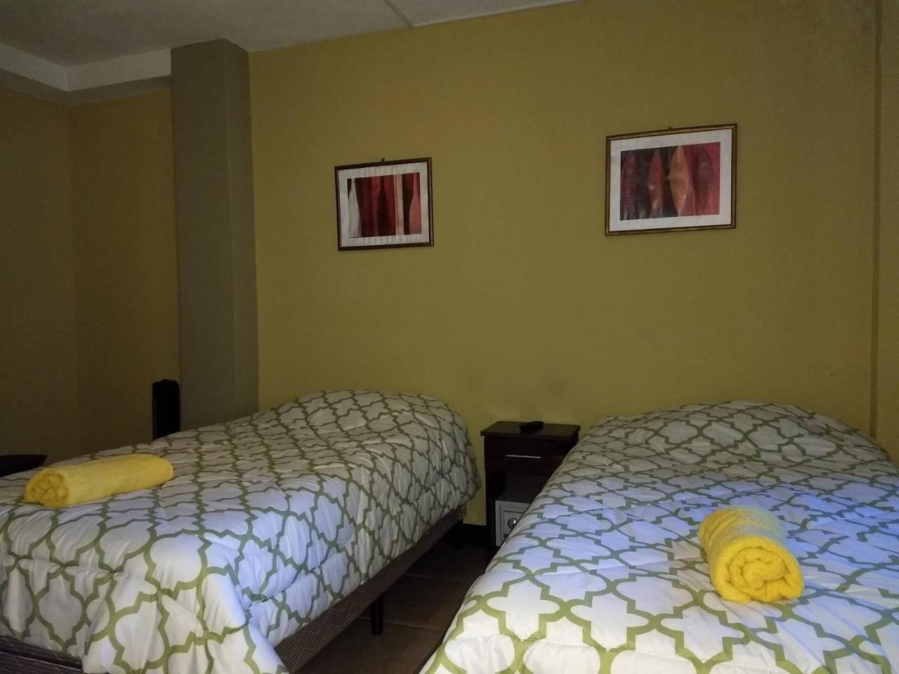 Give House Bed & Breakfast Guatemala City Ngoại thất bức ảnh