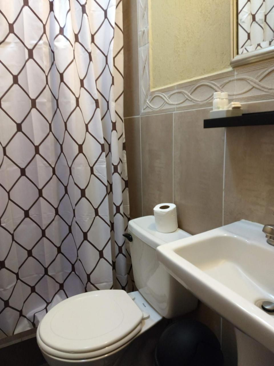 Give House Bed & Breakfast Guatemala City Ngoại thất bức ảnh