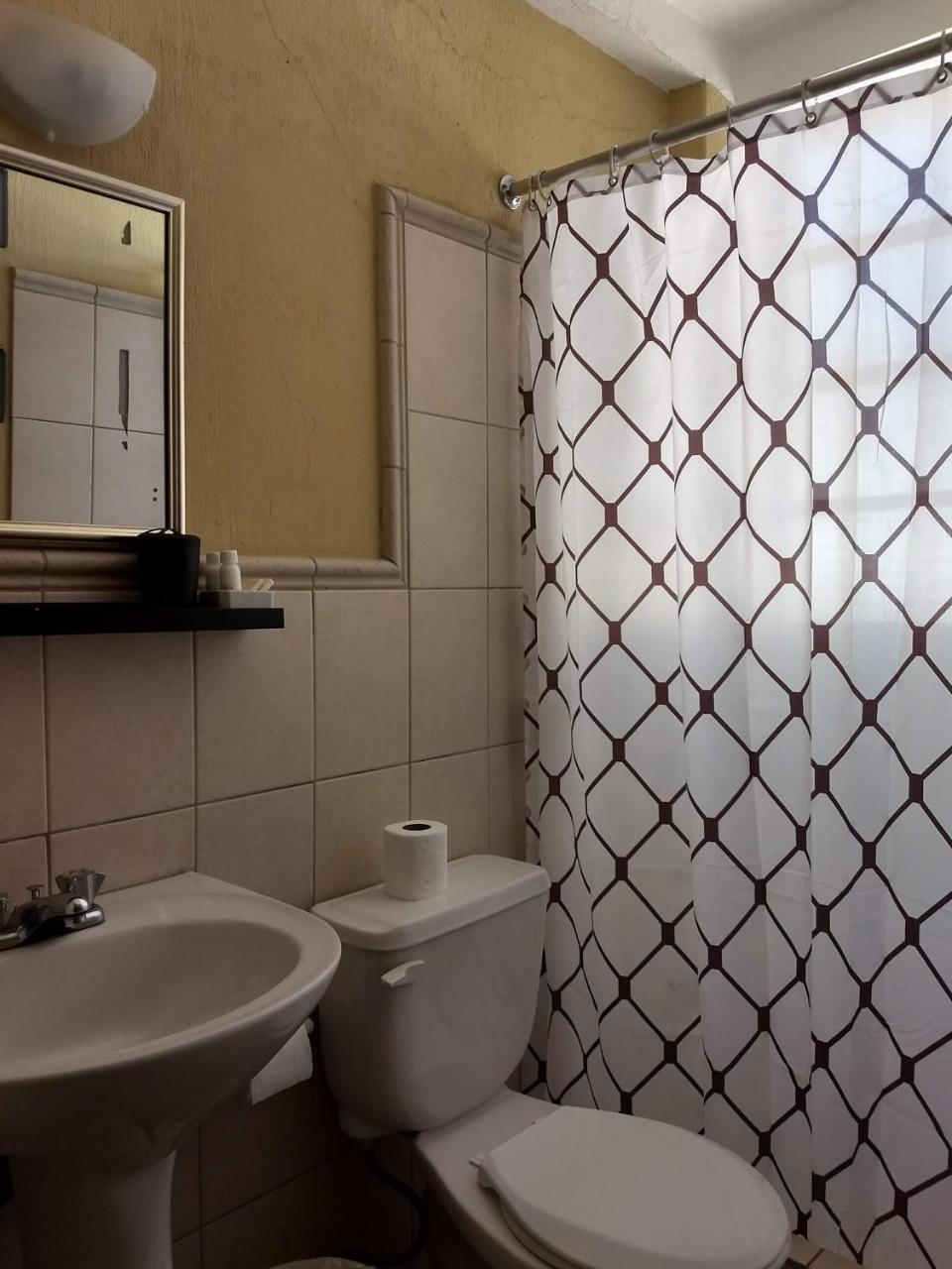 Give House Bed & Breakfast Guatemala City Ngoại thất bức ảnh